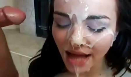 Bellissimo video amatoriali di scopate corneo ragazze invited a letto ragazzo