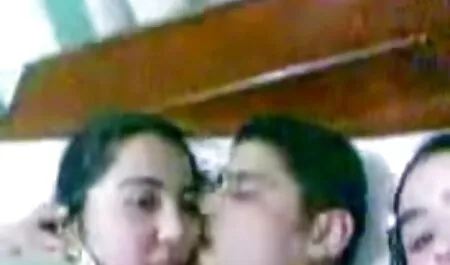 La ragazza video amatoriali vm18 è venuto a un uomo per il sesso