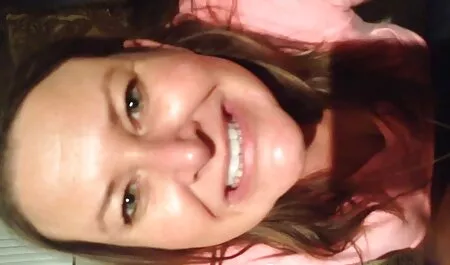 Bella ragazza in calze e 。 amatoriale video hard