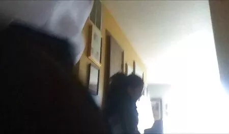 L'uomo per strada incontra ragazze disponibili e va video lesbo amatoriale gratis a casa sua