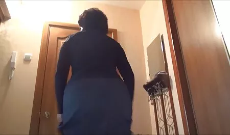 Hottie in gonna corta arriva al fidanzato e dà filmati amatoriali hot anale